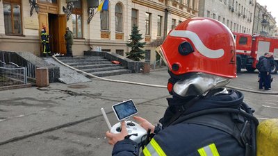 У Києві горить Мінкульт, людей евакуюють У Києві горить Мінкульт, людей евакуюють