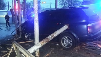Пошкоджене в ДТП авто