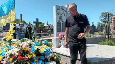 На Тернопільщині попрощалися із загиблими в російсько-українській війні бійцями На Тернопільщині попрощалися із загиблими в російсько-українській війні бійцями