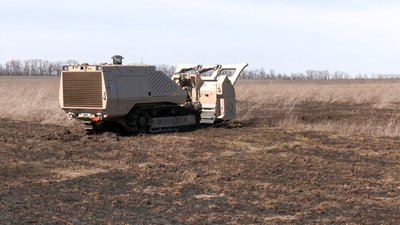 поля міни розмінування ДСНС рятувальники машина механізованого розмінування Святогорівка Донецька область поля міни розмінування ДСНС рятувальники машина механізованого розмінування Святогорівка Донецька область