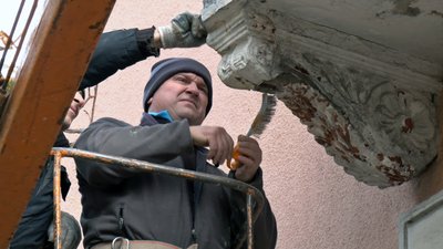 У Луцьку ремонтують аварійні балкони, на ремонт яких виділили пів мільйона гривень У Луцьку ремонтують аварійні балкони, на ремонт яких виділили пів мільйона гривень