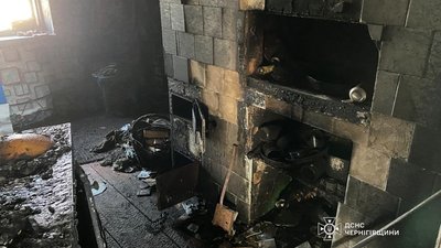 Пожежі на Чернігівщині: у селі Корюківського району горів будинок, господар зазнав опіків