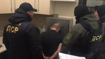 В Одесі затримали осіб, яких підозрюють в організуванні та участі у злочинному угрупуванні В Одесі затримали осіб, яких підозрюють в організуванні та участі у злочинному угрупуванні
