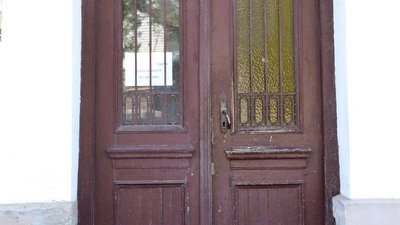 Старовинні двері у Чорткові, які відреставрують Старовинні двері у Чорткові, які відреставрують