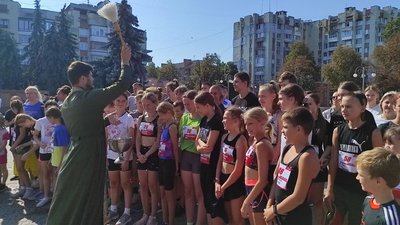 Освячення учасників забігу Освячення учасників забігу