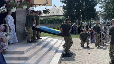 На Закарпатті попрощалися з полеглим військовим 31-річним Василем Реметою