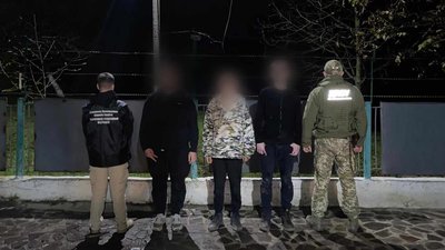 В горах на Закарпатті прикордонники затримали трьох чоловіків