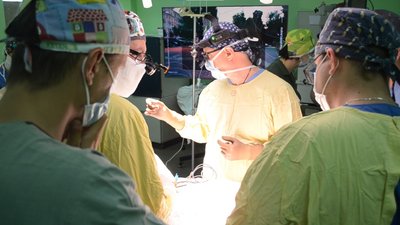 У Львові турецький пластичний хірург безкоштовно оперує дітей з вродженими вадами