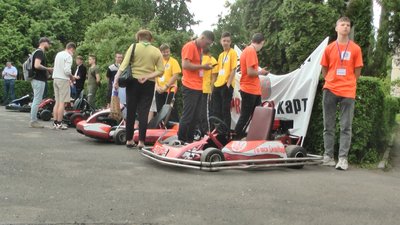 На фото учасники обласного проєкту "Конструктор картингу". На фото учасники обласного проєкту "Конструктор картингу".