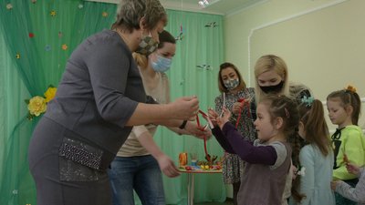 У Рівному плетуть "Вервечку добра". Що це та кому призначене У Рівному плетуть "Вервечку добра". Що це та кому призначене