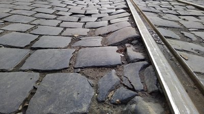 У Львові закрили на ремонт вулицю Бандери: мешканці вимагають залишити бруківку У Львові закрили на ремонт вулицю Бандери: мешканці вимагають залишити бруківку