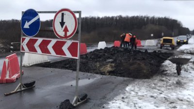 Продовжили ремонт дороги з Луцька до кордону з Білоруссю. Відновлюють п'ять кілометрів траси Продовжили ремонт дороги з Луцька до кордону з Білоруссю. Відновлюють п'ять кілометрів траси
