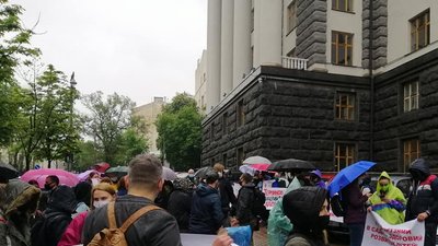 Під Кабміном батьки вимагали відкрити дитсадки у Києві. Їм назвали дату