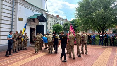 Сумчани провели в останню путь загиблого захисника України Олександра Оніщенка Сумчани провели в останню путь загиблого захисника України Олександра Оніщенка