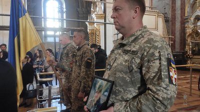 У Луцьку попрощалися з двома військовослужбовцями Костянтином Кіцом та Василем Ліснічуком У Луцьку попрощалися з двома військовослужбовцями Костянтином Кіцом та Василем Ліснічуком