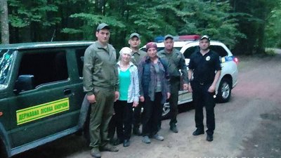 У лісі на Житомирщині розшукали жінку, яка пішла по чорниці і заблукала