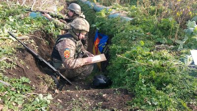 Тернопільські артилеристи писали Всеукраїнський диктант Тернопільські артилеристи писали Всеукраїнський диктант