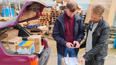 10 ящиків медикаментів доставили волонтери до Херсона