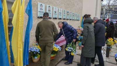 У Калуші на Франківщині відкрили меморіальні дошки п'ятьом полеглим бійцям