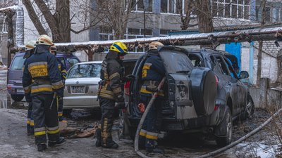 У Дніпрі згорів позашляховик У Дніпрі згорів позашляховик