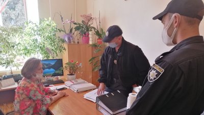В Тернополі поліція штрафує директорів шкіл та садочків В Тернополі поліція штрафує директорів шкіл та садочків