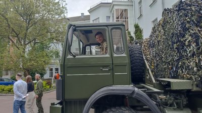 Вантажівки для десантників: за кошти громади Житомира придбали два автомобілі для ЗСУ Вантажівки для десантників: за кошти громади Житомира придбали два автомобілі для ЗСУ