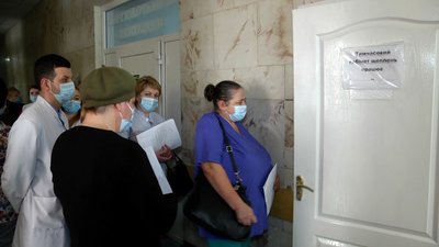У Житомирі почали вакцинувати медпрацівників міської лікарні №1 У Житомирі почали вакцинувати медпрацівників міської лікарні №1