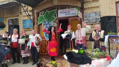 Свято винограду: на Одещині розпочались урочистості з нагоди Трифон Зарєзан Свято винограду: на Одещині розпочались урочистості з нагоди Трифон Зарєзан