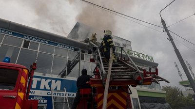 Пожежа в офісній будівлі у Новобаврському районі Харкова