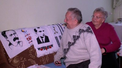 Байрактар, Мрія, Патрон і Півник на полотні: рівнянка Ольга Вус вишиває патріотичні сюжети Байрактар, Мрія, Патрон і Півник на полотні: рівнянка Ольга Вус вишиває патріотичні сюжети