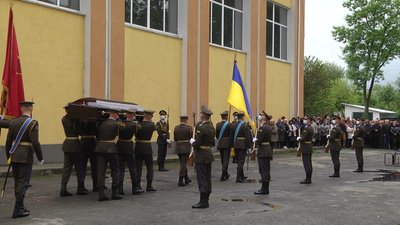 У селі Наркевичі 30 травня попрощались із майором Максимом Польовим У селі Наркевичі 30 травня попрощались із майором Максимом Польовим