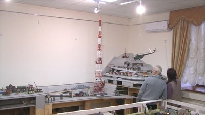 Майстер мініатюр Андрій Шинкаренко зробив і презентував макет Миколаївської телевізійної вежі