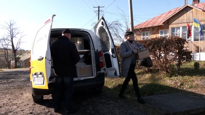 60 кілометрів бездоріжжям. Як працюють мобільні бригади Укрпошти в гірських селах Франківщини 60 кілометрів бездоріжжям. Як працюють мобільні бригади Укрпошти в гірських селах Франківщини