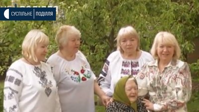 Дев'яносточотирирічна хмельничанка займається волонтерством та бавить праправнуку