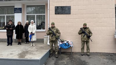 У Полтаві відкрили меморіальну дошку снайперу ЗСУ Євгену Горіну У Полтаві відкрили меморіальну дошку снайперу ЗСУ Євгену Горіну
