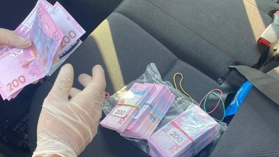 У Дніпрі на вимаганні хабаря у 240 тис. грн викрили групу посадовців