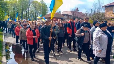 На щиті: на Чернігівщині поховали двох захисників, які загинули в боях на Донеччині та Луганщині На щиті: на Чернігівщині поховали двох захисників, які загинули в боях на Донеччині та Луганщині