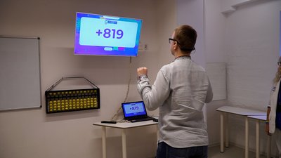 Декламував гімн сімома мовами та одночасно рахував: 13-річний чернігівець встановив рекорд України Декламував гімн сімома мовами та одночасно рахував: 13-річний чернігівець встановив рекорд України