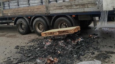 Горіло дерев’яне вугілля Горіло дерев’яне вугілля