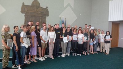 Допомагають наближати перемогу — у Сумах привітали 50 кращих волонтерів