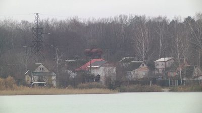 У Сумах побіліло озеро. Екологи припускають наявність стічних труб під водою У Сумах побіліло озеро. Екологи припускають наявність стічних труб під водою