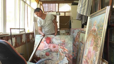 Художник Валерій Войтюк показує інші свої роботи Художник Валерій Войтюк показує інші свої роботи