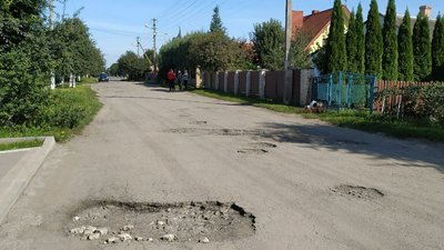 Не ремонтували 30 років: лучани просять полагодити дорогу