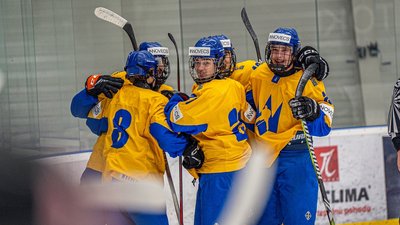 Гравці юнацької збірної України з хокею U18.