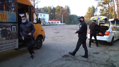У Житомирі робочі групи перевіряють громадський транспорт на дотримання норм карантину У Житомирі робочі групи перевіряють громадський транспорт на дотримання норм карантину