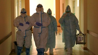 Голосування у рівненській лікарні: до хворих на СOVID погодились йти лише медики