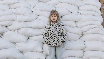 Мама під уламками будинку лежала три години. Як родина з Сєвєродонецька під обстрілами втікали до Чернівців Мама під уламками будинку лежала три години. Як родина з Сєвєродонецька під обстрілами втікали до Чернівців