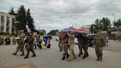 У громаді на Тернопільщині зустріли тіло загиблого військовослужбовця