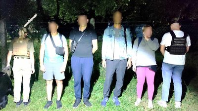 15 людей, які намагалися перетнути кордон, затримали на Закарпатті впродовж доби 15 людей, які намагалися перетнути кордон, затримали на Закарпатті впродовж доби