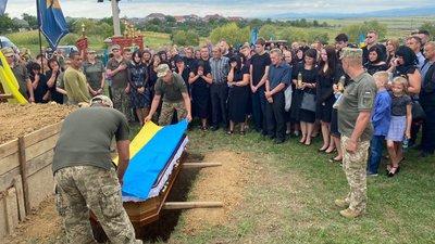 На Закарпатті попрощалися із полеглим на війні Іваном Варгою На Закарпатті попрощалися із полеглим на війні Іваном Варгою